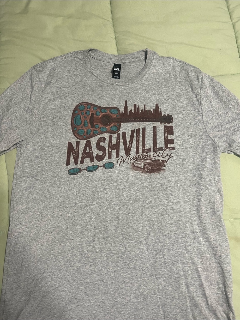 NEW Women’s Nashville Graphic Tee Shirt Size Medium